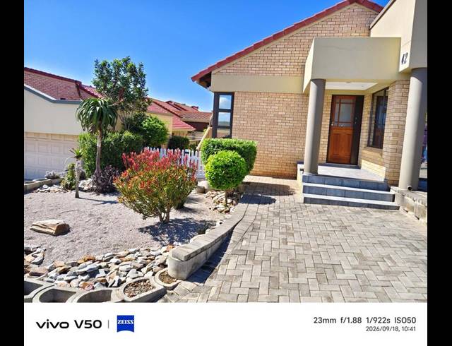 2 BEDROOM TOWNHOUSE FOR SALE IN SEEMEEU PARK
